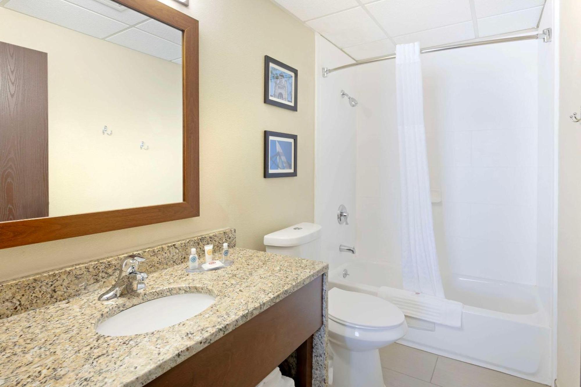 Hotel Comfort & 3*