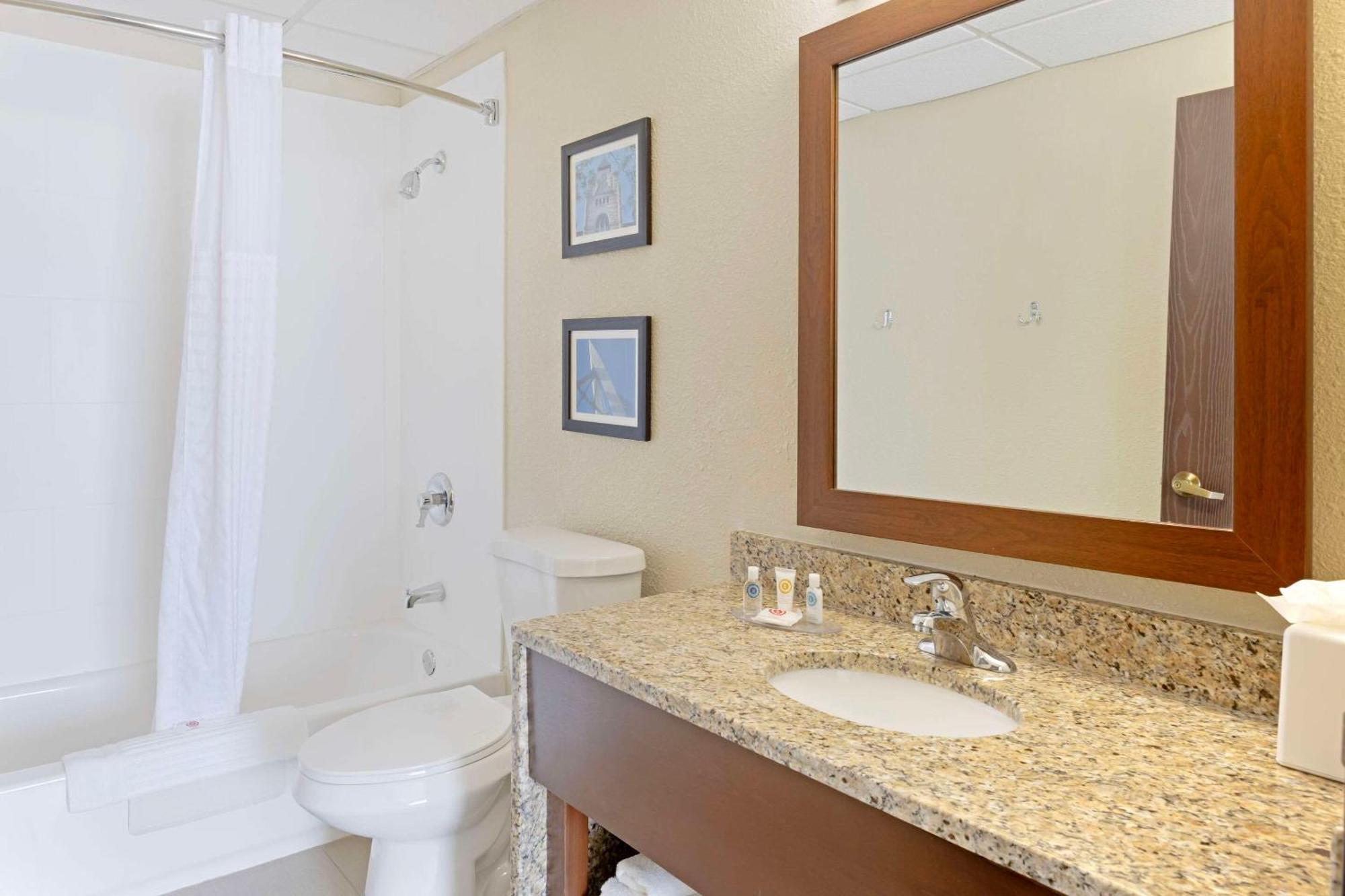 Comfort & Hotel Wichita