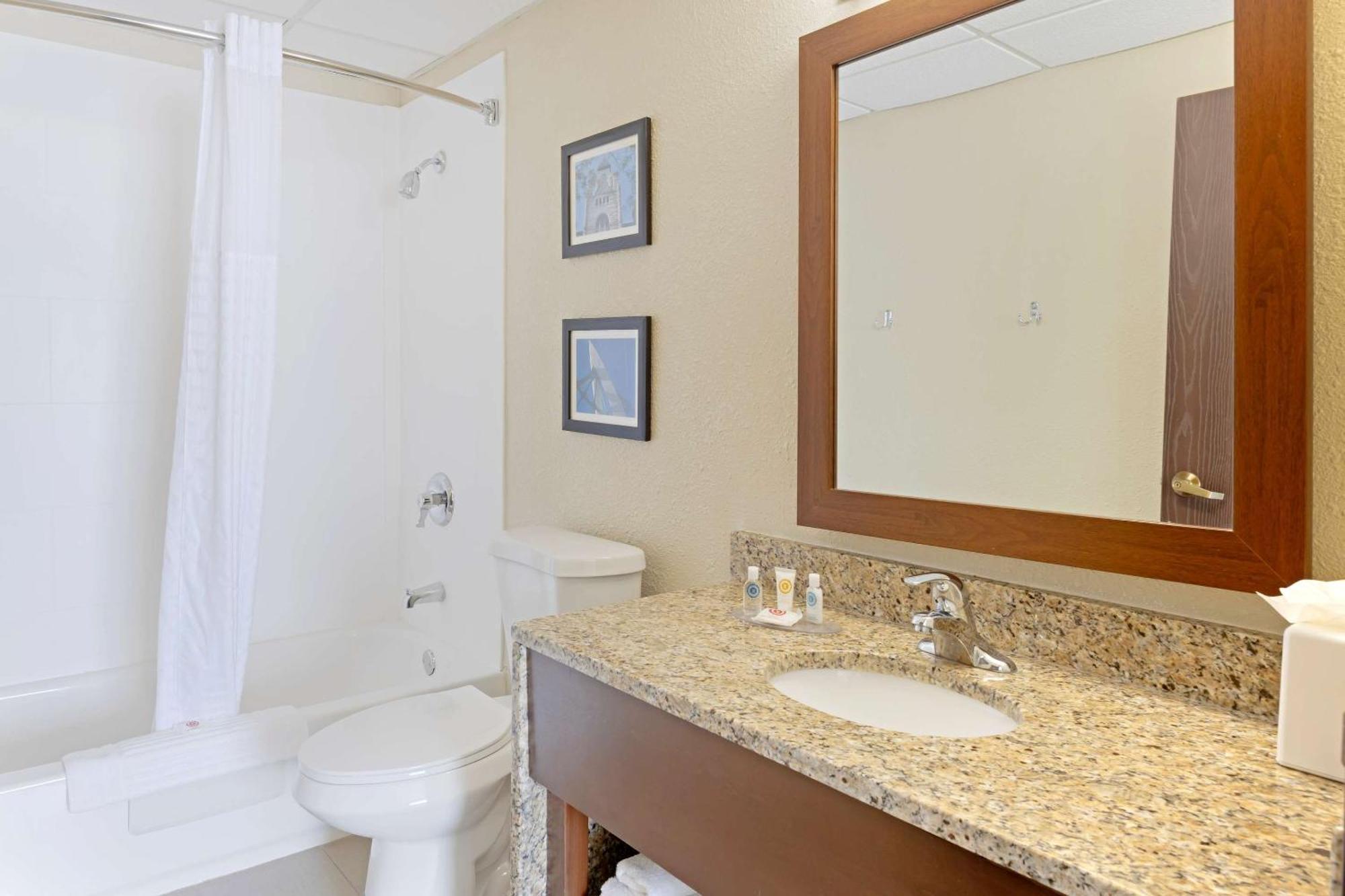 Hotel Comfort & Wichita